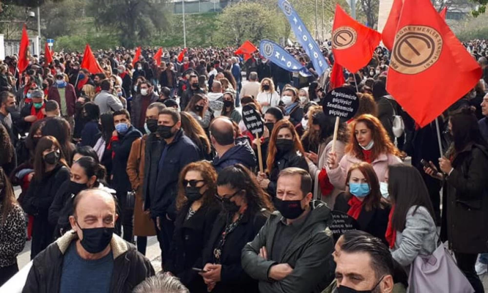 Οργισμένοι οι Τουρκοκύπριοι διαμαρτύρονται κατά του Ερντογάν για τα οικονομικά δεινά και την διεθνή απομόνωση